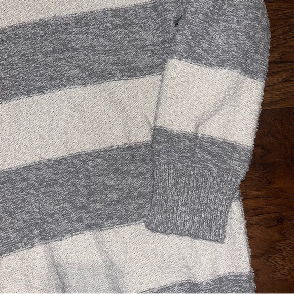 Knox Rose Gray and White V-Neck Sweater with Bold Stripes - Picture 4 of 5